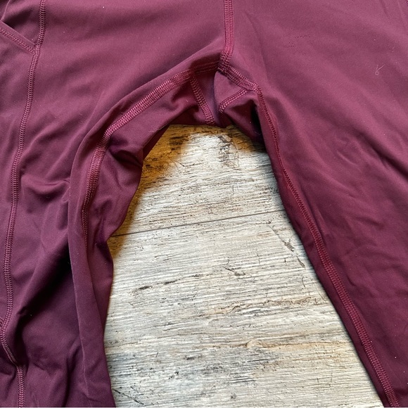 Fast and Free High Rise Tight 25” Size 6 - Picture 6 of 7